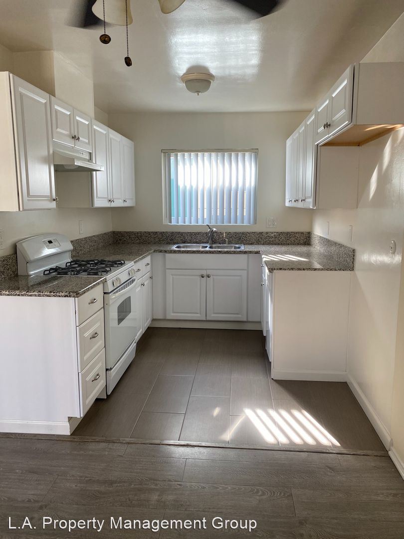 5452 Lindley Avenue - 318