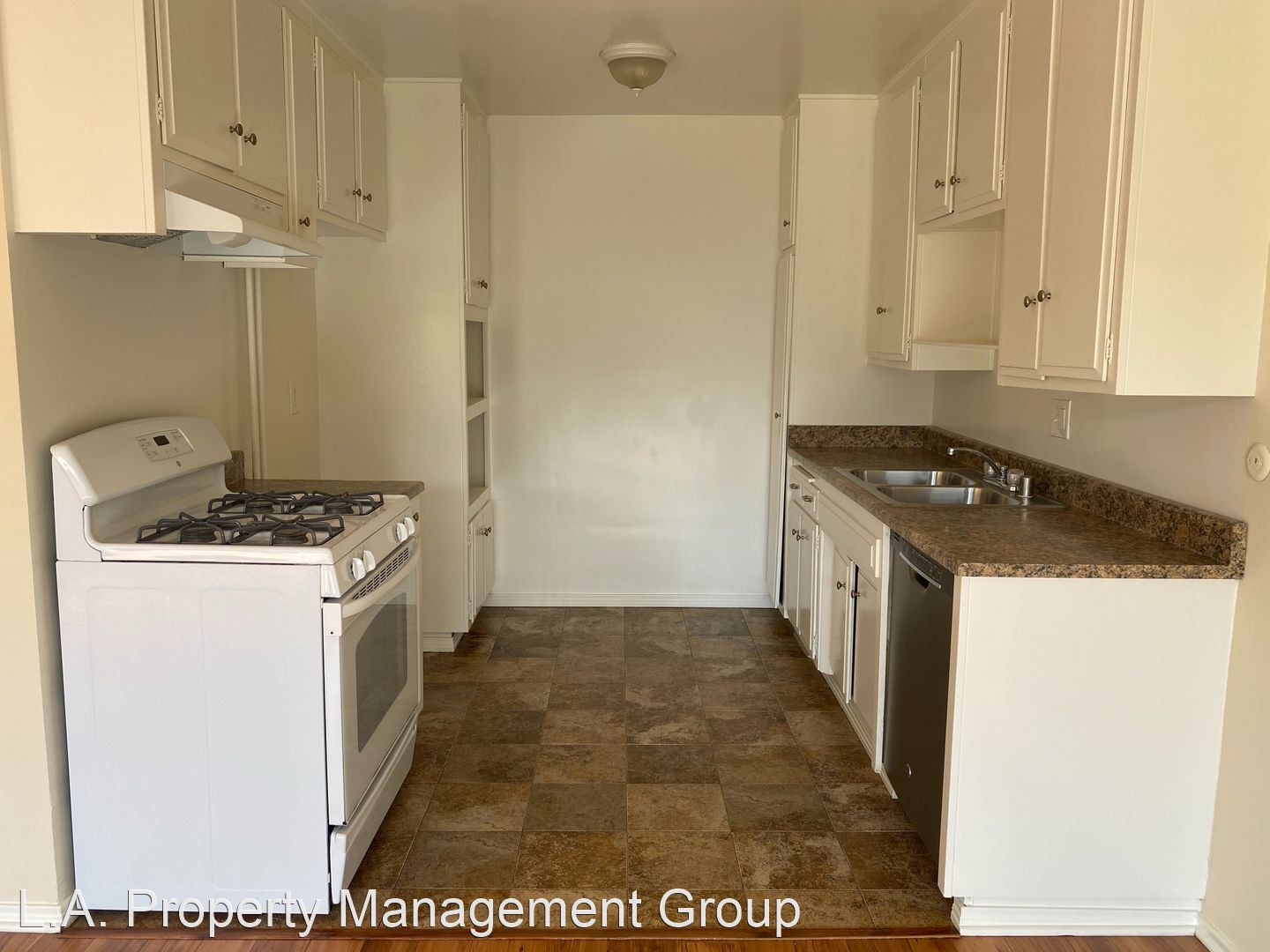 5452 Lindley Avenue - 305