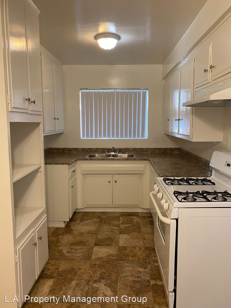 5452 Lindley Avenue - 221