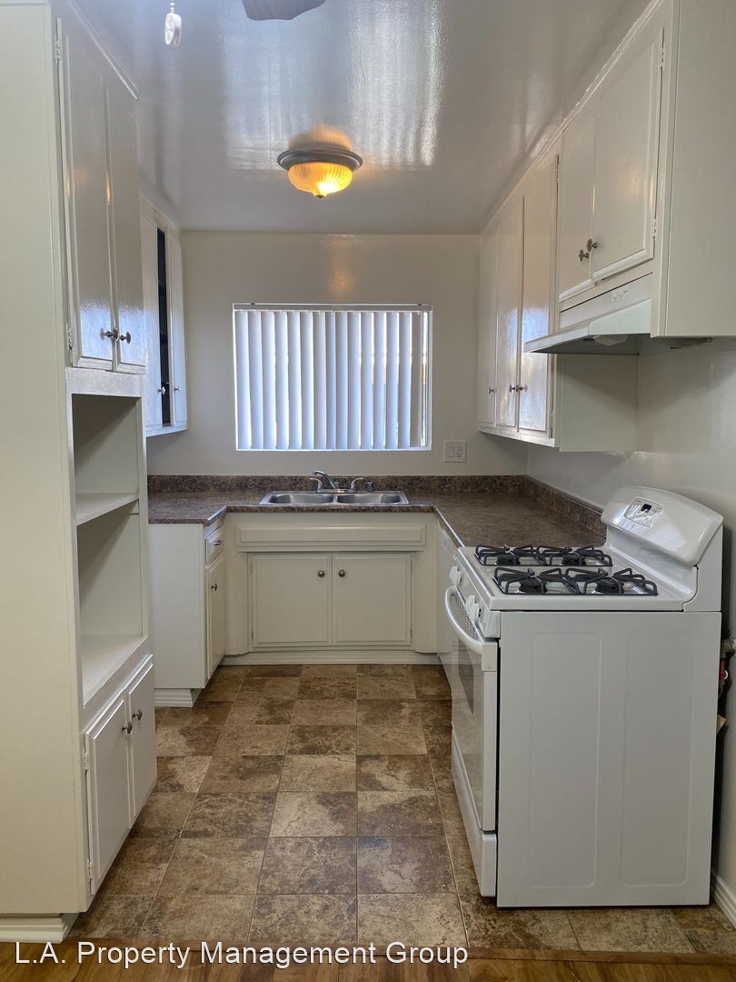 5452 Lindley Avenue - 321