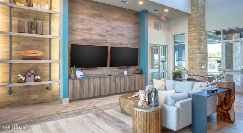 2850 E University Ave