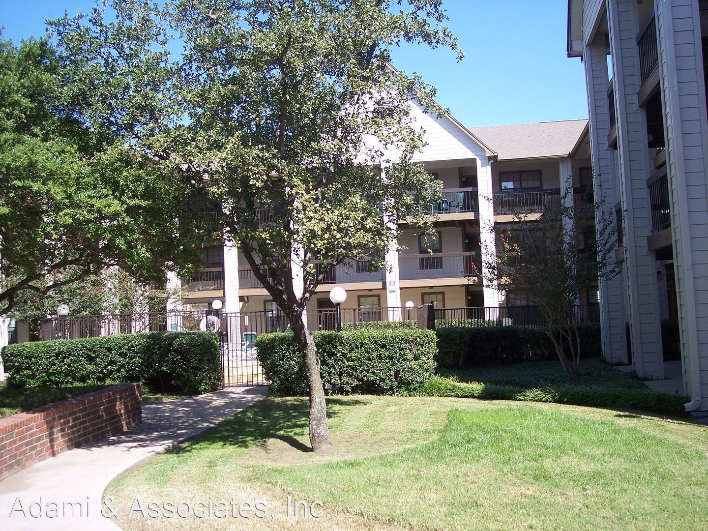 218 North Texas Boulevard