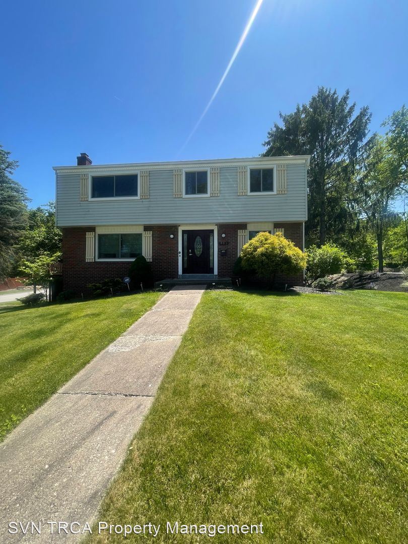 983 Balmoral Drive