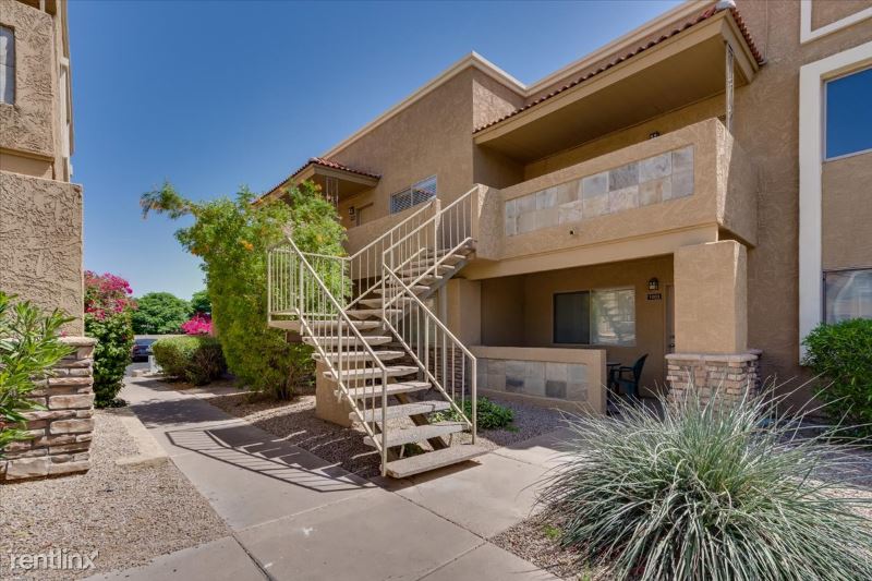303 N MILLER RD 2004