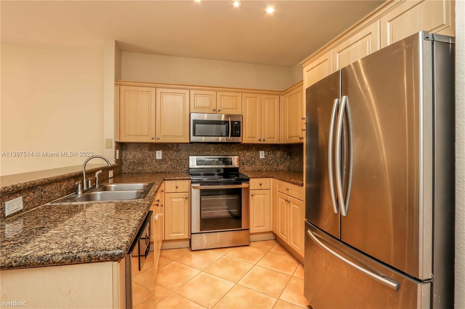 4413 Woodland Cir