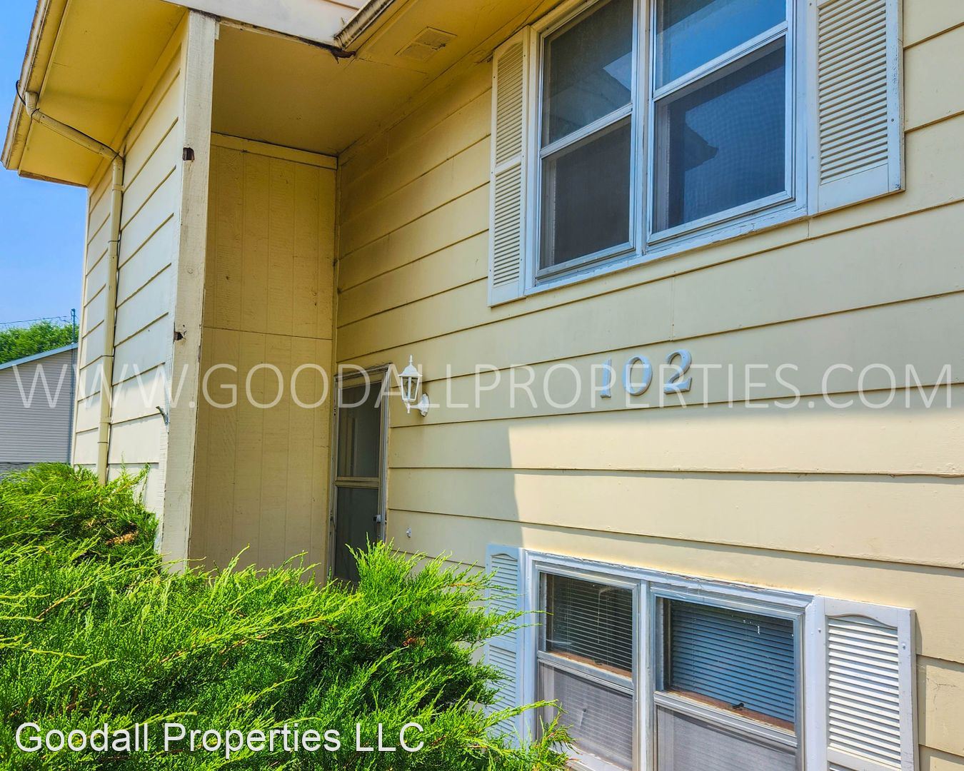 102 E Kenyon Ave