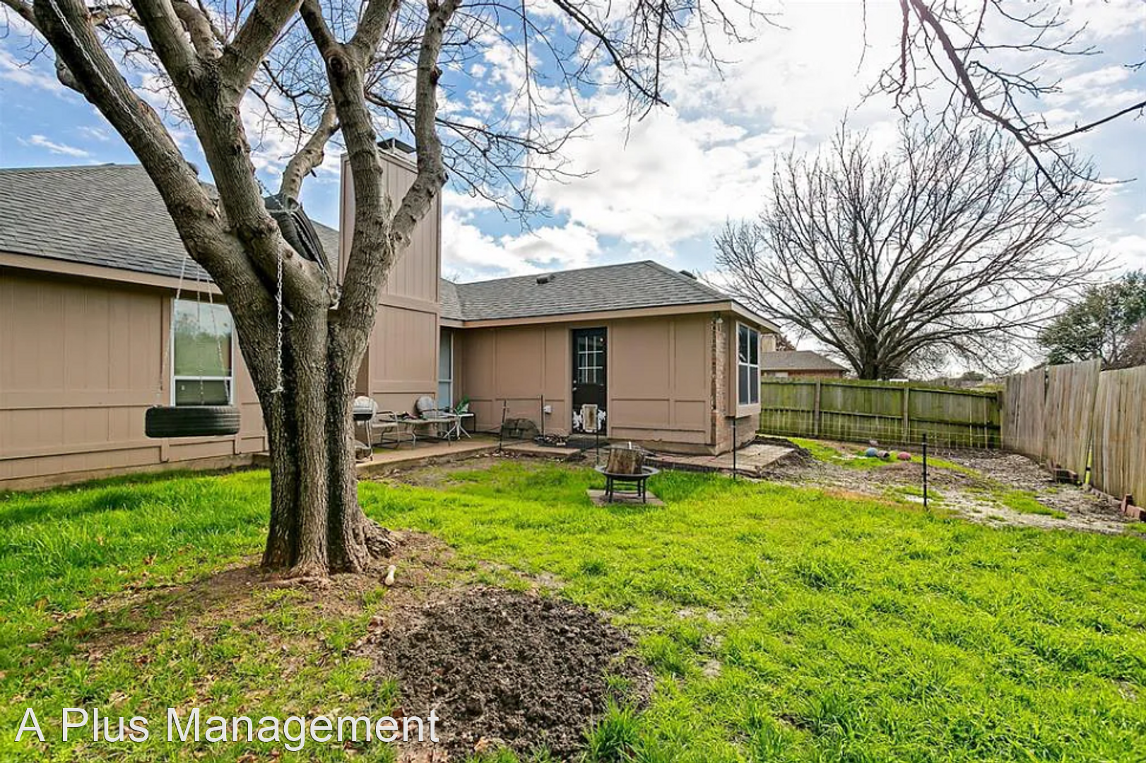 109 N Winding Oaks Dr