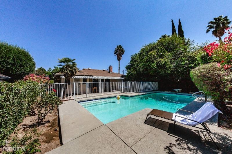 4717 Aqueduct Ave