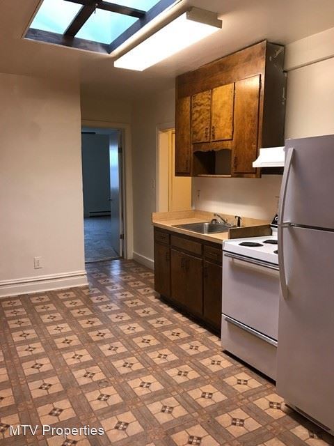 10 E Chase Street
