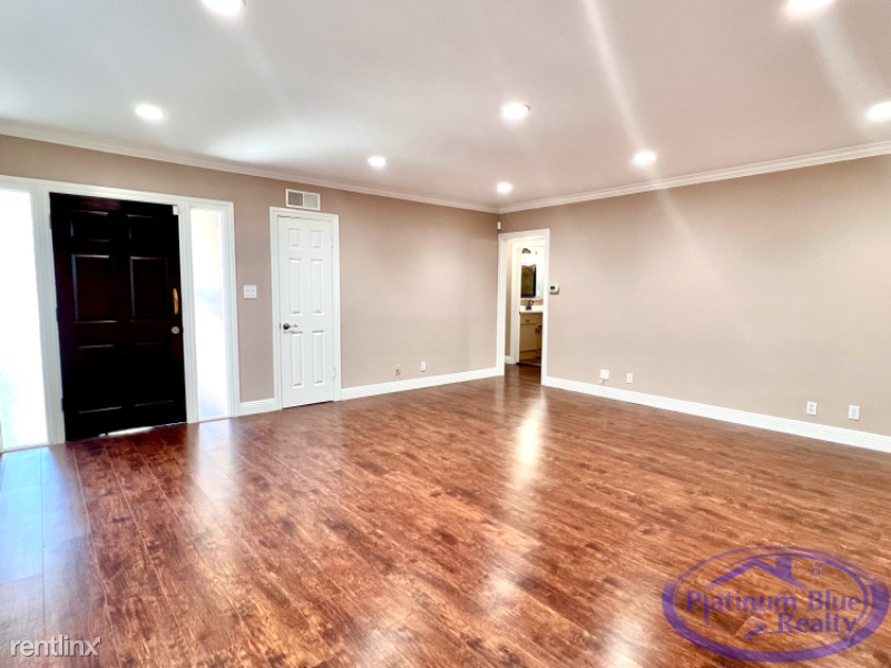 216 avenue h B