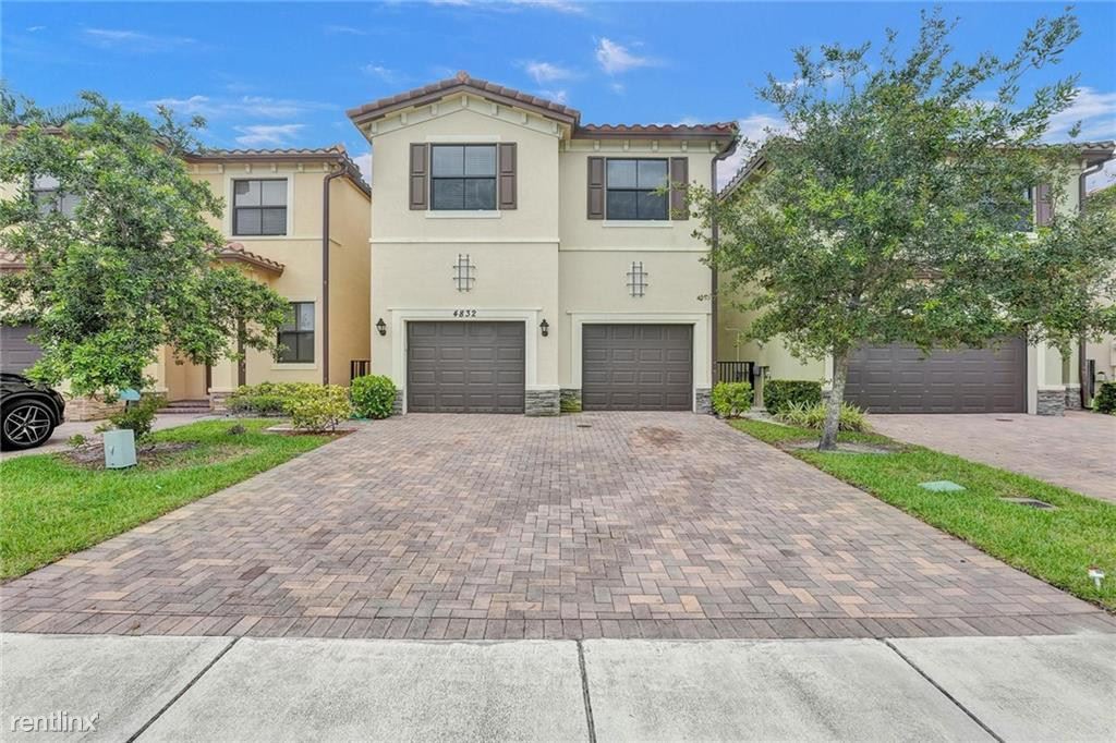 4832 NW 56th Ct