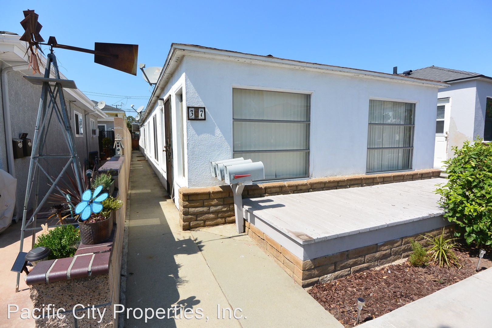 307 8th St.