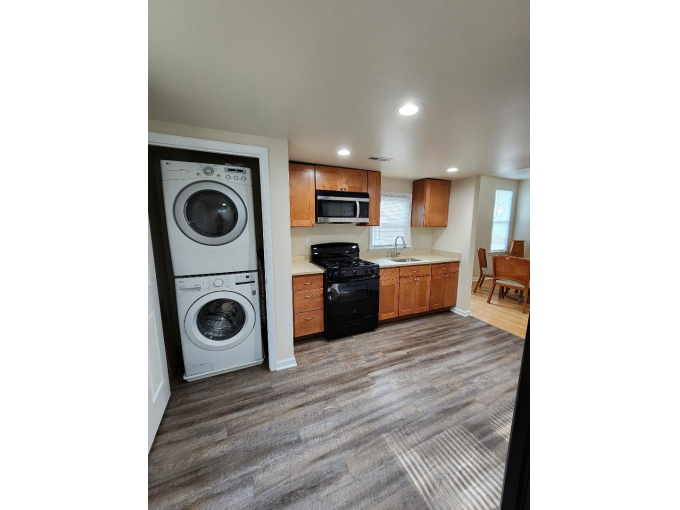 Beautiful 1 Bedroom Free Wi-Fi Private Bathroom