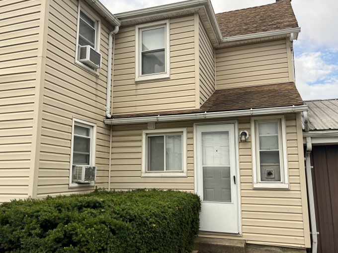 Room for rent for university students share house