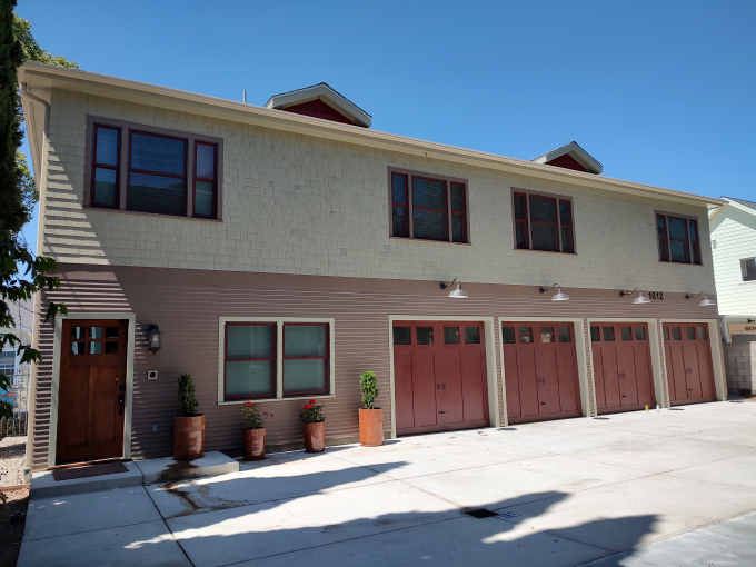 GRADUATE STUDENTS: PRIVATE ROOMS, BATHS, PARKING
