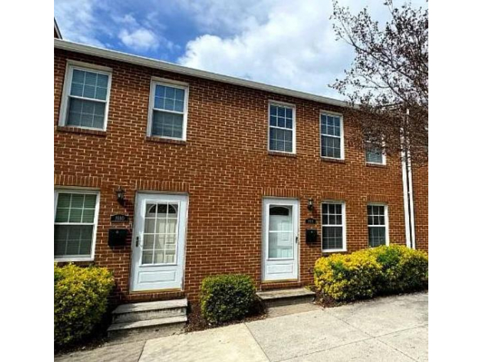 3 bed, 2-level Condo