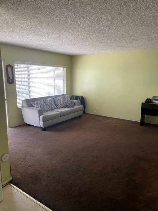 1 Bedroom / 1 Bath - Private parking  